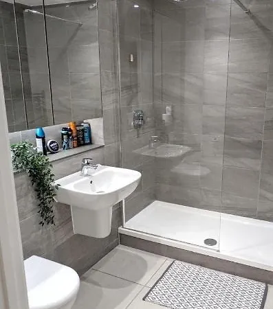 Апартаменты A Lovely Modern 2-Bed Apartment In Manchester City *