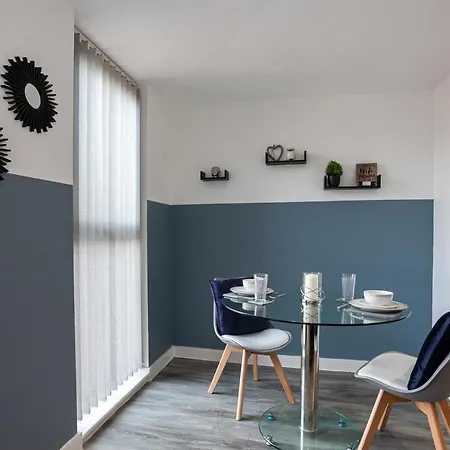 Stylish 1 Bed Apt - Fallowfield - Free Parking Daire *