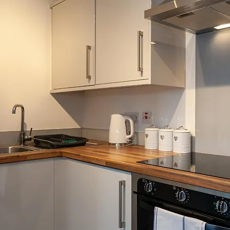 Stylish 1 Bed Apt - Fallowfield - Free Parking Daire