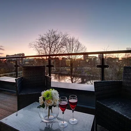 Riverside Villas * Солфорд