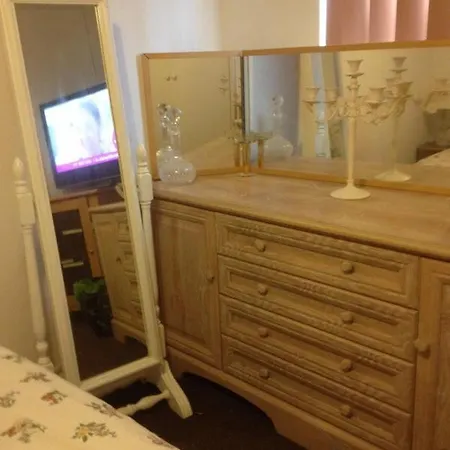 Denton, Manchester M34 - Close To J24 M60/A57 *