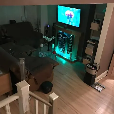 Private King En-suite Bedroom Close To Mediacityuk/old Trafford Manchester