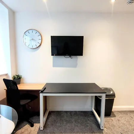 New Listing - Minimalist Studio In Center Mcr * Манчестер