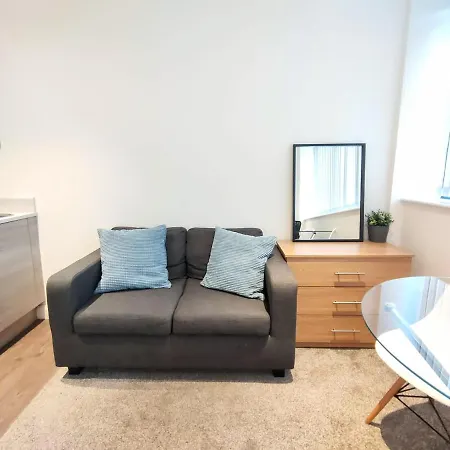 New Listing - Minimalist Studio In Center Mcr *
