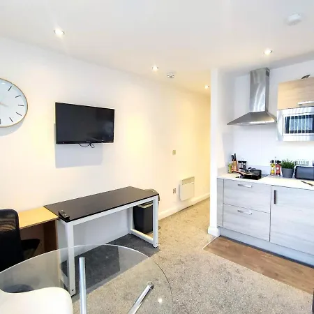 New Listing - Minimalist Studio In Center Mcr Манчестер