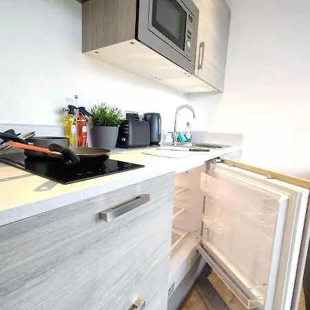 New Listing - Minimalist Studio In Center Mcr Манчестер