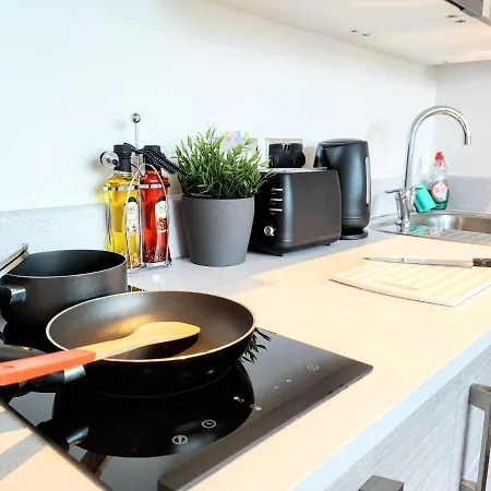 Апартаменты New Listing - Minimalist Studio In Center Mcr