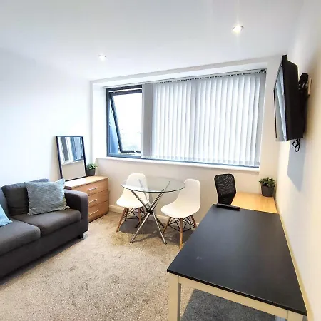 New Listing - Minimalist Studio In Center Mcr