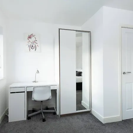 Semesterbostad Lovely 2-Bed House In Manchester *