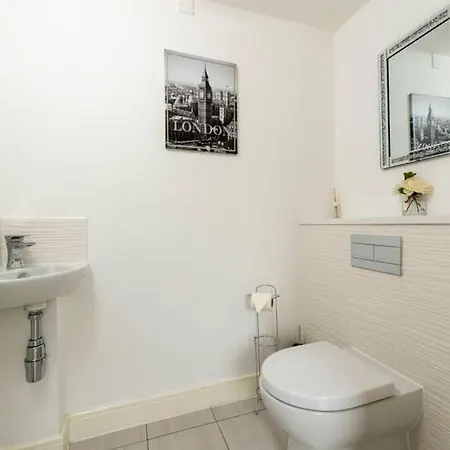 Lovely 2-Bed House In Manchester Semesterbostad Manchester