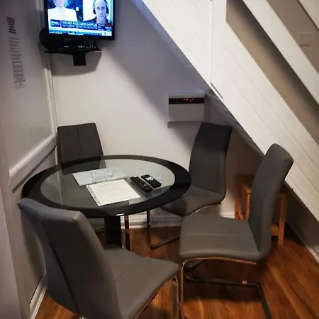 Knutsford House Holidays Dom wakacyjny *