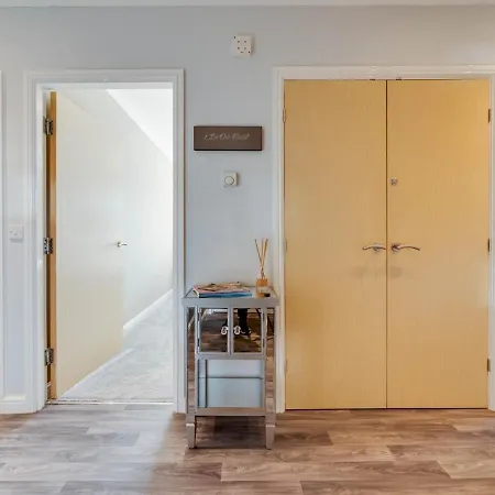 Pass The Keys Lovely 1 Bed Overlooking Park *
