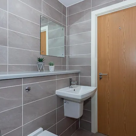 Apartment Modern And Cosy, Media City Two Bedroom Apartment, With Secure Parking And Access To Gym & Cinema Room Manchester
