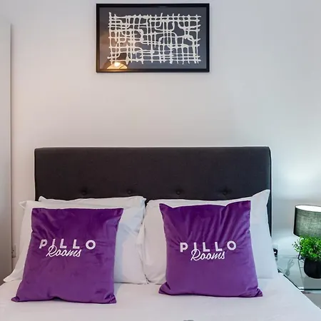 Apartment Modern And Cosy, Media City Two Bedroom Apartment, With Secure Parking And Access To Gym & Cinema Room *