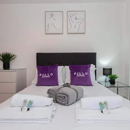 Modern And Cosy, Media City Two Bedroom Apartment, With Secure Parking And Access To Gym & Cinema Room * Manchester