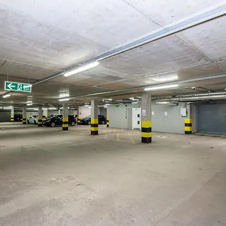 Modern And Cosy, Media City Two Bedroom Apartment, With Secure Parking And Access To Gym & Cinema Room