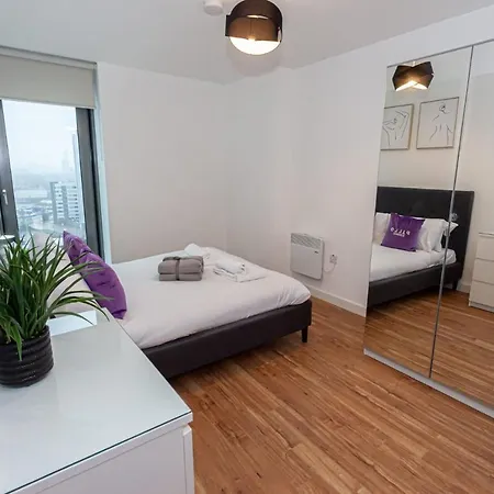 Modern And Cosy, Media City Two Bedroom Apartment, With Secure Parking And Access To Gym & Cinema Room Apartment Manchester