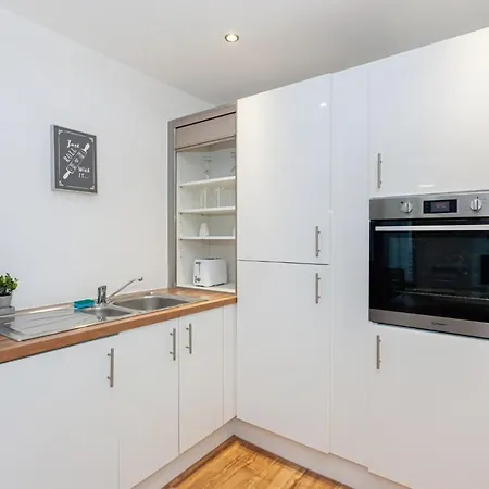 Lejlighed Modern And Cosy, Media City Two Bedroom Apartment, With Secure Parking And Access To Gym & Cinema Room *