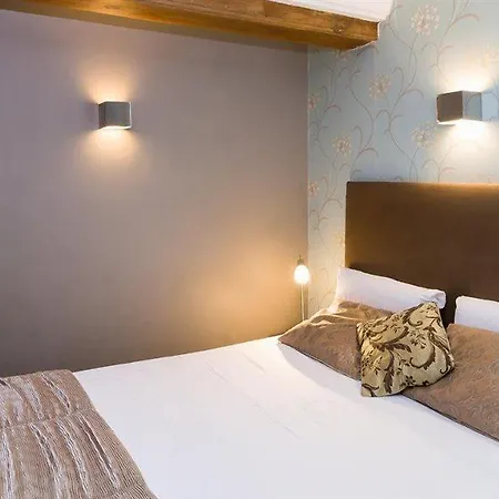 Lushpads Pensión Mánchester