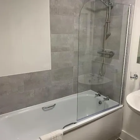 Red Ba Serviced Accommodation- Adelphi Apartment