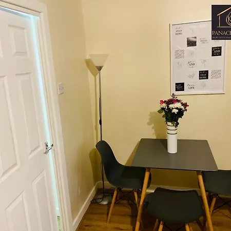 Holiday home Lovely 1 Bed House Share! Free Off Road Parking! Large Rear Garden *