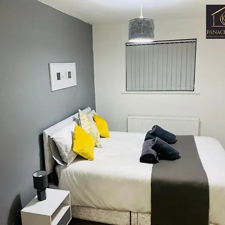 Holiday home Lovely 1 Bed House Share! Free Off Road Parking! Large Rear Garden *