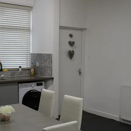 Lovely, Spacious 3 Bed House Close To Centre Feriehus *