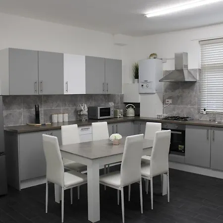 Lovely, Spacious 3 Bed House Close To Centre Feriehus *