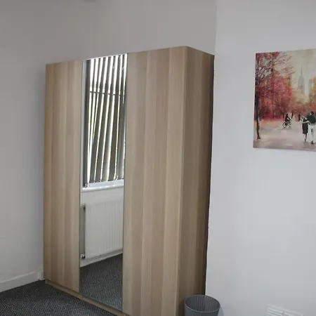 Lovely, Spacious 3 Bed House Close To Centre * Manchester