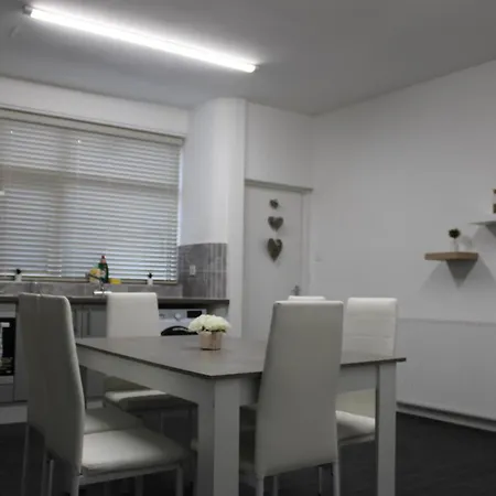 Lovely, Spacious 3 Bed House Close To Centre Holiday home *