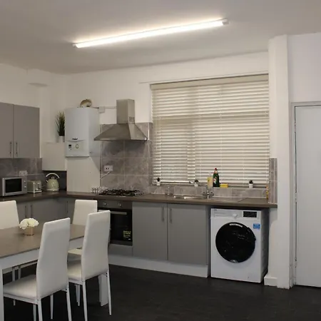 Feriehus Lovely, Spacious 3 Bed House Close To Centre