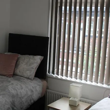Feriehus Lovely, Spacious 3 Bed House Close To Centre Manchester