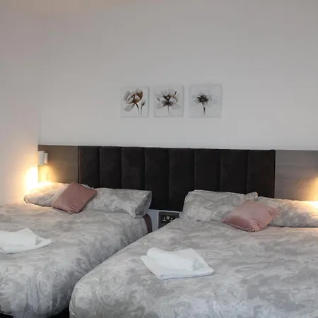Lovely, Spacious 3 Bed House Close To Centre * Manchester