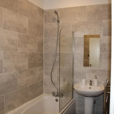 Lovely, Spacious 3 Bed House Close To Centre Feriehus