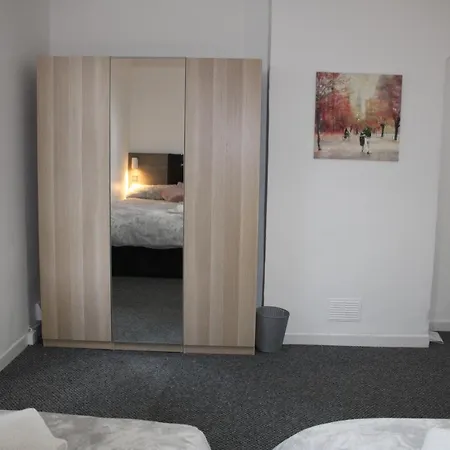 Lovely, Spacious 3 Bed House Close To Centre Feriehus *