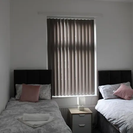 Feriehus Lovely, Spacious 3 Bed House Close To Centre *