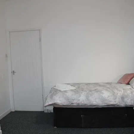 Feriehus Lovely, Spacious 3 Bed House Close To Centre Manchester