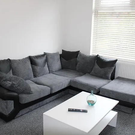 Lovely, Spacious 3 Bed House Close To Centre Manchester