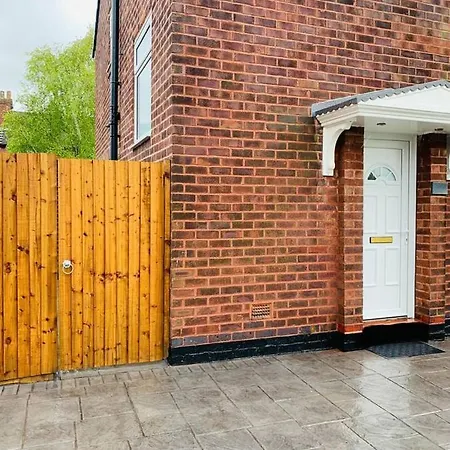 Captivating 3-Bed House In Manchester Manchester