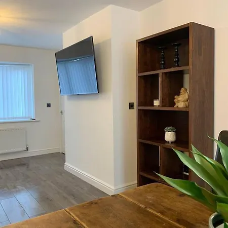Captivating 3-Bed House In Manchester *