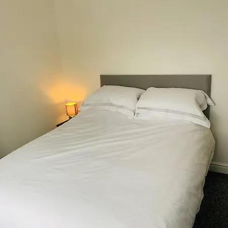 Captivating 3-Bed House In Manchester Manchester