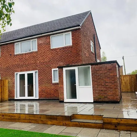 Captivating 3-Bed House In Manchester