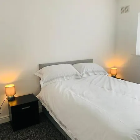 Captivating 3-Bed House In Manchester Feriehus *