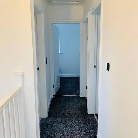 Captivating 3-Bed House In Manchester *