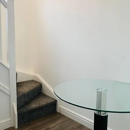 Captivating 3-Bed House In Manchester Feriehus