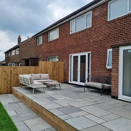 Captivating 3-Bed House In Manchester