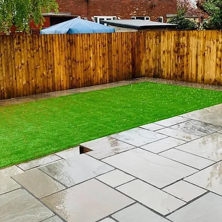 Feriehus Captivating 3-Bed House In Manchester *