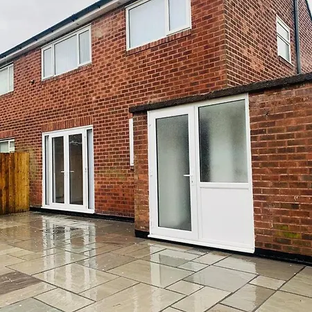 Feriehus Captivating 3-Bed House In Manchester