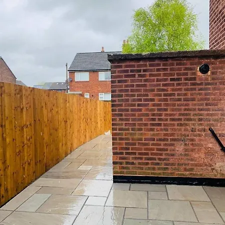 Captivating 3-Bed House In Manchester Manchester