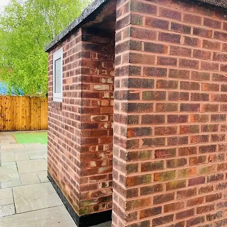 Captivating 3-Bed House In Manchester